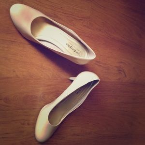 Ladies cream shoes